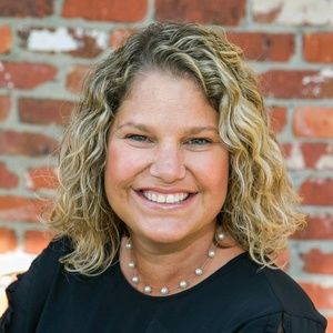 Meet your Posher, Suzanne